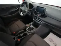 Gebraucht Hyundai i30 Trend 99 PS (72 kW) 2019 Rot Limousine