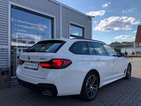 Gebraucht BMW 530e M Sport 292 PS (214 kW) 2022 Alpinweiss Kombi