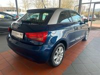 Gebraucht Audi A1 Attraction 86 PS (63 kW) 2011 Blau Kleinwagen