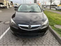 Używany Opel Astra 179 KM (131 kW) 2011 Czarny Kombi