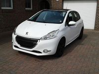 Gebraucht Peugeot 208 Active 68 PS (50 kW) 2012 Weiß Kleinwagen