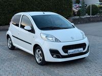 Gebraucht Peugeot 107 Active 68 PS (50 kW) 2013 Weiß Kleinwagen