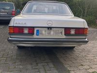 Gebraucht Mercedes E230 136 PS (100 kW) 1983 Grau Limousine