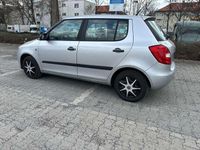 Gebraucht Skoda Fabia Classic 69 PS (50 kW) 2008 Brilliant silber mettalic Kleinwagen