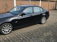 Gebraucht BMW 320 184 PS (135 kW) 2010 Schwarz Limousine
