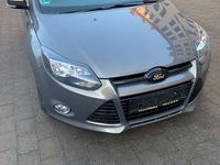 Gebraucht Ford Focus Titanium 101 PS (74 kW) 2012 Grau Limousine