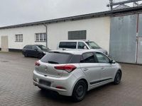 Gebraucht Hyundai i20 YES! Gold 75 PS (55 kW) 2016 Silber Kleinwagen