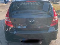 Gebraucht Hyundai i30 90 PS (66 kW) 2011 Schwarz Limousine