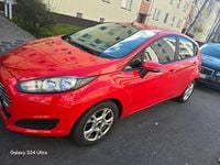 Gebraucht Ford Fiesta 101 PS (74 kW) 2015 Rot Kleinwagen