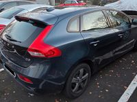 Gebraucht Volvo V40 Momentum 150 PS (110 kW) 2019 Blau Limousine