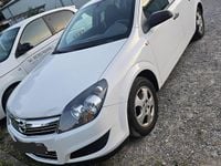 Gebraucht Opel Astra Selection 90 PS (66 kW) 2009 Weiß Limousine