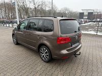 Gebraucht VW Touran Comfortline 140 PS (102 kW) 2011 Braun Van / Kleinbus
