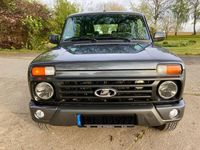 gebraucht Lada Urban 4x4 Black Edition 15500 km Top Gepflegt