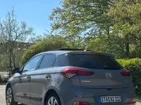 Gebraucht Hyundai i20 101 PS (74 kW) 2015 Grau Limousine