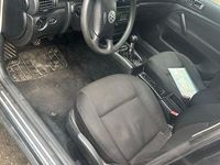 Gebraucht VW Passat Basis 131 PS (96 kW) 2003 Schwarz Kombi