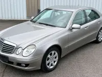 Usado Mercedes E200 Elegance 136 CV (100 kW) 2008 Gris Berlina
