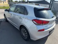 Gebraucht Hyundai i30 Premium 120 PS (88 kW) 2017 Silber Limousine