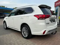 Gebraucht Mitsubishi Outlander P-HEV Basis 135 PS (99 kW) 2021 Weiß SUV