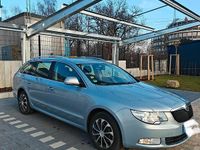 Gebraucht Skoda Superb 140 PS (102 kW) 2011 Blau Kombi