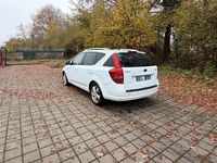 Gebraucht Kia Ceed Spirit 116 PS (85 kW) 2011 Weiß Kleinwagen
