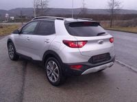 Używany Kia Stonic Vision 120 KM (88 kW) 2018 Srebrny SUV