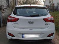 Gebraucht Hyundai i30 99 PS (72 kW) 2013 Weiß Limousine