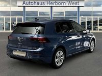 Gebraucht VW Golf VIII Life 150 PS (110 kW) 2025 Blau Limousine