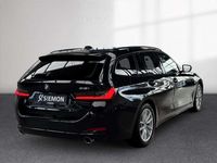 Gebraucht BMW 318 Shadowline 156 PS (114 kW) 2024 Black sapphire metallic Kombi