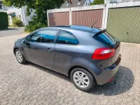 Gebraucht Kia Rio Attract 86 PS (63 kW) 2012 Grau Limousine