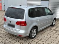 Gebraucht VW Touran Style 105 PS (77 kW) 2012 Silber Van / Kleinbus