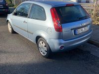Gebraucht Ford Fiesta Ambiente 80 PS (58 kW) 2007 Blau Kleinwagen