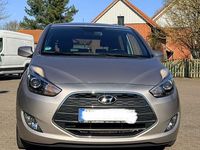 Gebraucht Hyundai ix20 125 PS (91 kW) 2017 Silber Kleinwagen