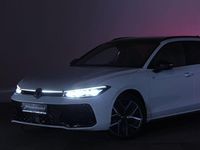 Gebraucht VW Passat R-line 150 PS (110 kW) 2024 Pure white/grenadillschwarz me Kombi