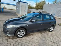 Gebraucht Hyundai i30 116 PS (85 kW) 2010 Grau Kombi