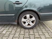 Gebraucht Mercedes E240 Avantgarde 170 PS (125 kW) 1998 Grün Limousine