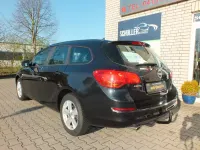 Używany Opel Astra Selection 120 KM (88 kW) 2012 Czarny Kombi