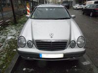 Gebraucht Mercedes E220 Classic 194 PS (142 kW) 2001 Grau metallic Kombi