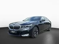 Gebraucht BMW 520 M Sport 197 PS (144 kW) 2025 Carbon schwarz (schwarz) Limousine