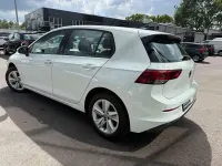 Gebraucht VW Golf VIII Life 150 PS (110 kW) 2022 Weiß Limousine