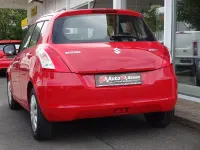Gebraucht Suzuki Swift Club 94 PS (69 kW) 2012 Rot Kleinwagen