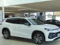 Gebraucht VW Tayron Style 193 PS (141 kW) 2025 Oryxweiß perlmutteffekt SUV