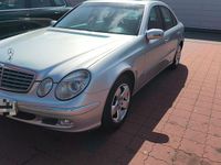 Gebraucht Mercedes E220 150 PS (110 kW) 2002 Silber Limousine