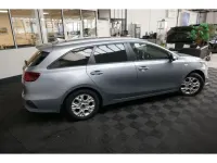 Gebraucht Kia Ceed 160 PS (117 kW) 2023 Lunar silver m (metallic) Kleinwagen