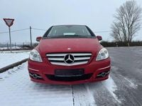Gebraucht Mercedes B180 Sport Edition 109 PS (80 kW) 2011 Rot Van / Kleinbus