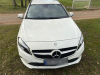 Gebraucht Mercedes A180 122 PS (89 kW) 2016 Weiß Limousine