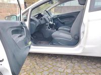 Gebraucht Ford Fiesta 68 PS (50 kW) 2011 Weiß Kleinwagen