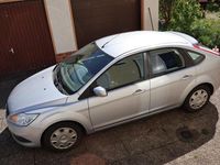 Usado Ford Focus 100 CV (73 kW) 2010 Plateado Berlina