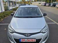 Gebraucht Hyundai i20 85 PS (62 kW) 2014 Silber Kleinwagen