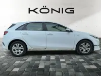 Gebraucht Kia Ceed Edition 7 120 PS (88 kW) 2023 Weiß Kleinwagen