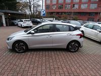 Gebraucht Hyundai i20 Trend 101 PS (74 kW) 2022 Silber Limousine